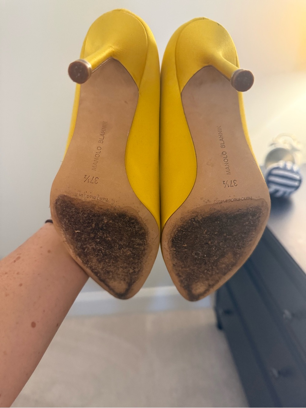 Manolo Blahnik Yellow Satin Hangisi Crystal Pump size 37.5 (US 7.5) - Picture 3 of 7